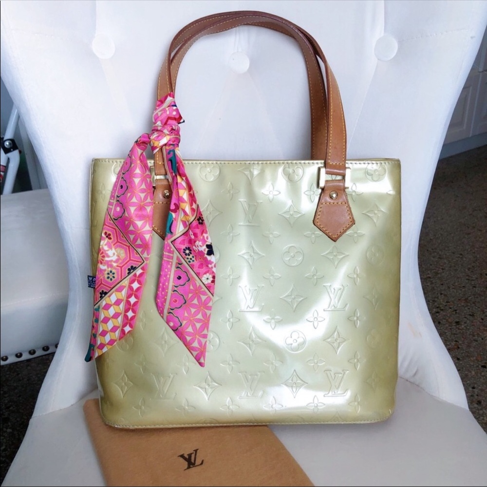 Louis Vuitton Authentic Houston Handbag Vernis